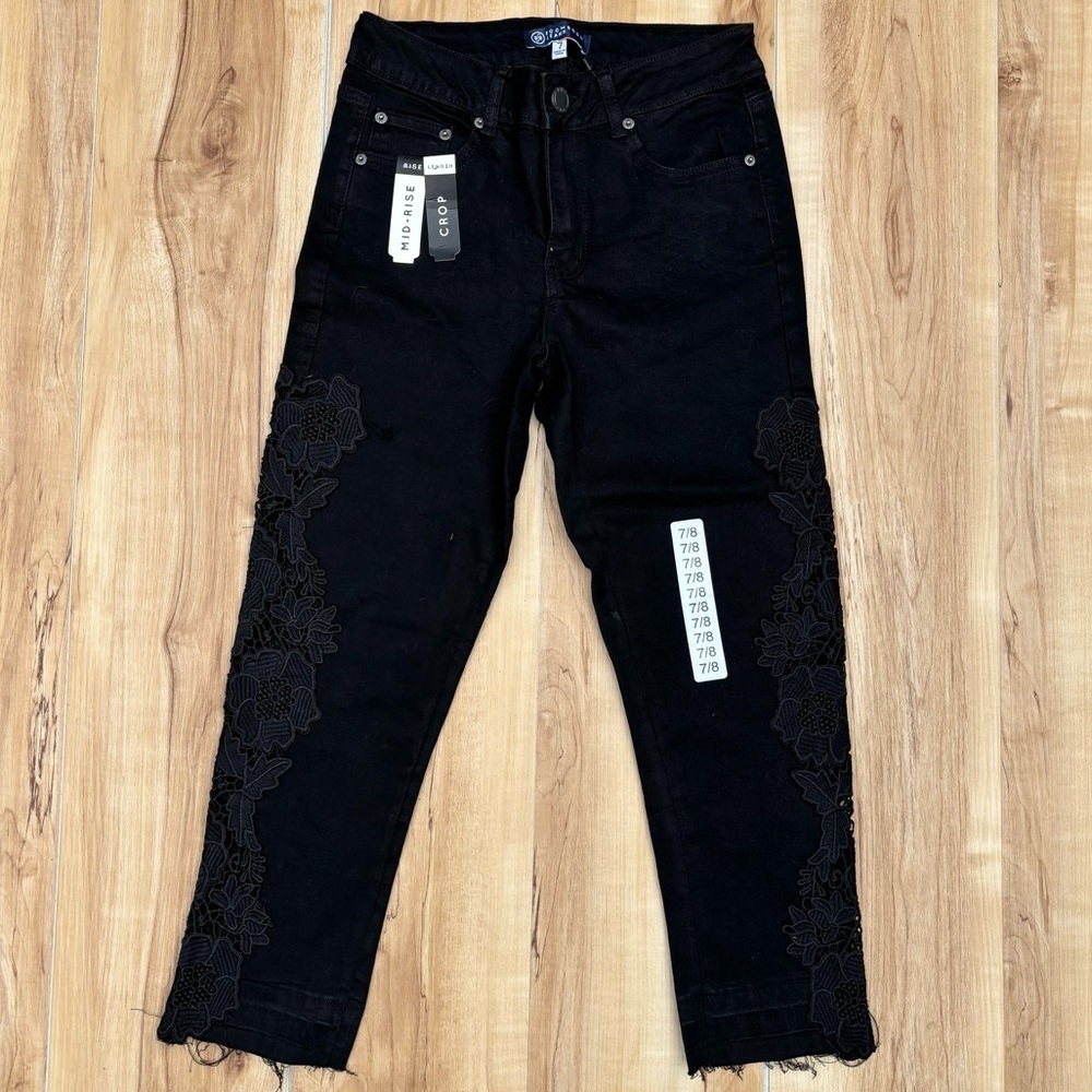 NWT Boom Boom Jeans Mid-Rise Crop Black Embroidered Flower Design Size 7